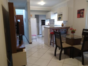 Aconchegante Apartamento Pé na Areia na Praia de Ingleses Gaivotas 70m do Mar
